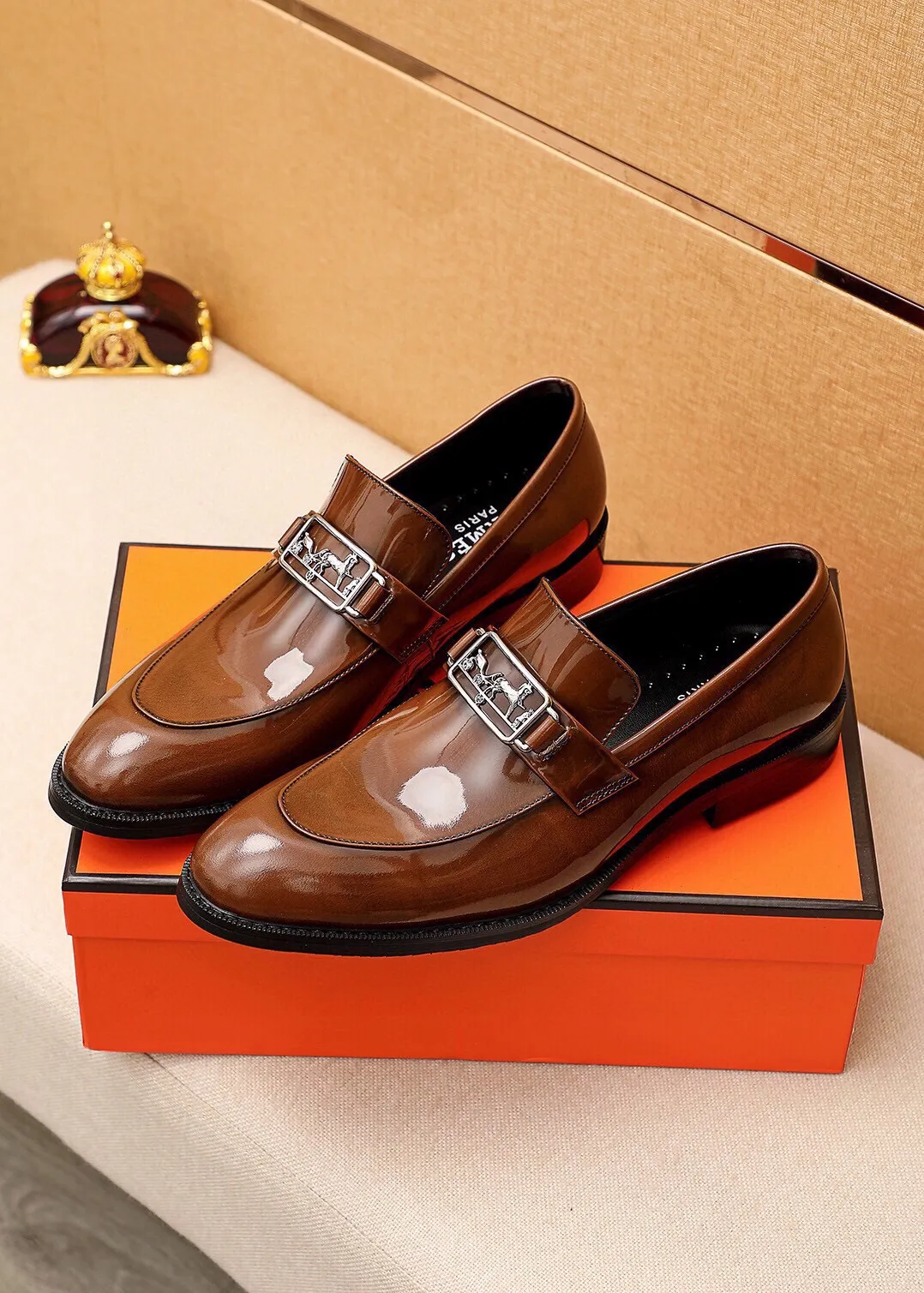 Men's shoes 💰480 💐 Product trademark: HERMES "Hermès" casual leather shoes Regular size: 38-44 (45🉑️customized) Product materials: Selected imported first-layer open-edge beaded cowhide upper + classic hardware buckle, imported water-dyed 🐂 cowhide lining. Strong three-dimensional visual effect, non-slip and wear-resistant combination outsole Color: 2⃣️colors available